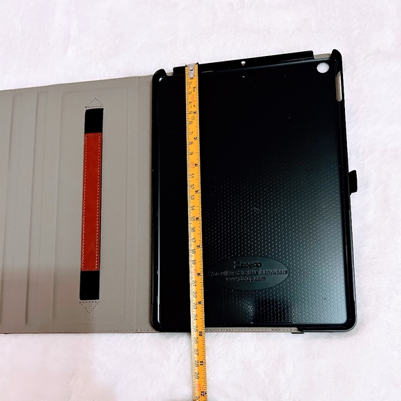 Leather iPad case + 2 Tempered Glass screen protectors - Picture 8 of 10